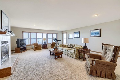 Welcome to the epitome of lakeside living on the shores of - photo 27