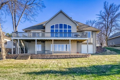 Welcome to the epitome of lakeside living on the shores of - photo 31