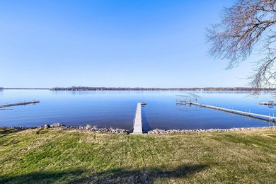 Welcome to the epitome of lakeside living on the shores of - photo 33