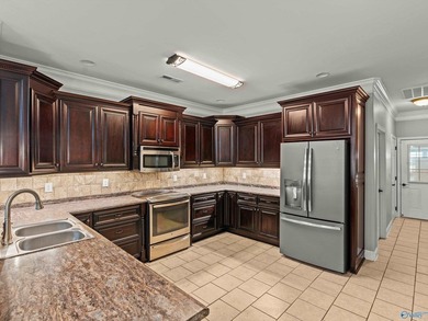 Move In Ready! Absolutely perfect condition with new paint - photo 12