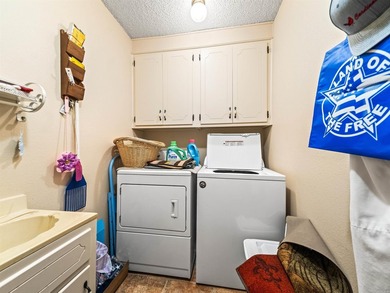 You will love this CHARMING updated 3 bed 2 bath home in - photo 19