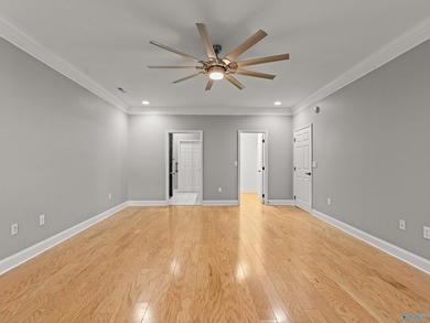 Move In Ready! Absolutely perfect condition with new paint - photo 19