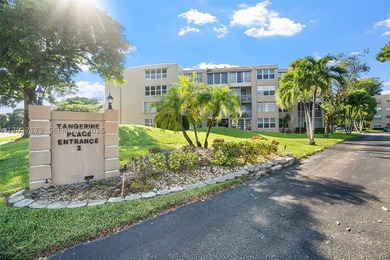 Beautiful first-floor corner unit in desirable Pine Ridge! This - photo 2