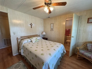Charming 2-Bedroom, 2-Bath Home on a Corner Lot Near Lake Henry - photo 15