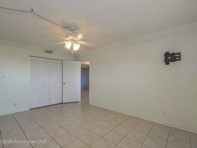 Unlock the potential of this charming coastal fixer with ocean - photo 18
