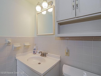 Unlock the potential of this charming coastal fixer with ocean - photo 19