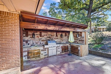 Hidden behind an iron gate, this 93+/- acre luxury estate offers - photo 31