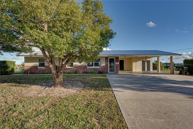 Reedy Lake Home For Sale in Frostproof Florida