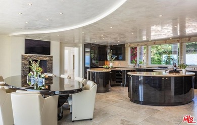 Private Malibu Ocean-View Estate on approx. 5 acres spanning 13 - photo 13