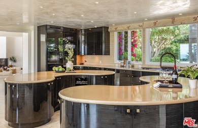 Private Malibu Ocean-View Estate on approx. 5 acres spanning 13 - photo 14