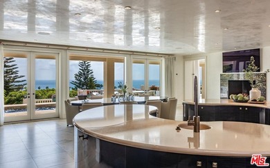 Private Malibu Ocean-View Estate on approx. 5 acres spanning 13 - photo 15
