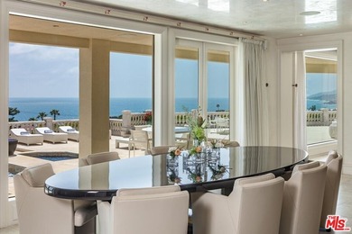 Private Malibu Ocean-View Estate on approx. 5 acres spanning 13 - photo 16