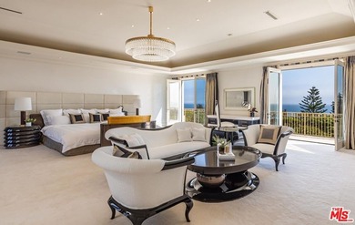 Private Malibu Ocean-View Estate on approx. 5 acres spanning 13 - photo 18