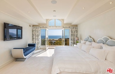 Private Malibu Ocean-View Estate on approx. 5 acres spanning 13 - photo 22