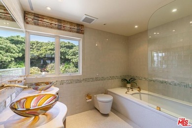 Private Malibu Ocean-View Estate on approx. 5 acres spanning 13 - photo 23