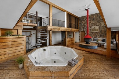 Discover a truly unique lakefront retreat filled with character - photo 27