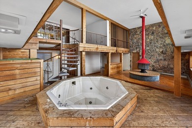 Discover a truly unique lakefront retreat filled with character - photo 28