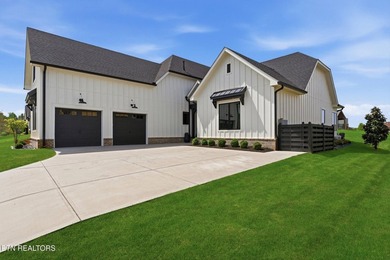 Welcome to 455 Old Barn Lane, a stunning Modern Farmhouse - photo 2