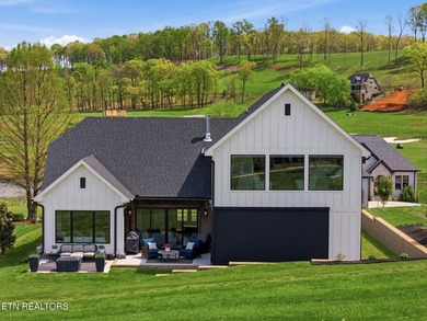 Welcome to 455 Old Barn Lane, a stunning Modern Farmhouse - photo 3