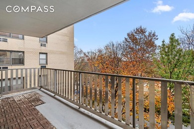 Impeccably Renovated Alcove Studio with Private Balcony and Park - photo 3