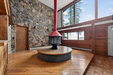 Discover a truly unique lakefront retreat filled with character - photo 38