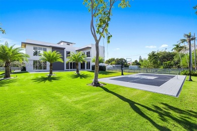A recently completed modern residence offering refined scale - photo 47