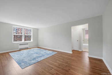 This beautifully updated 1 bedroom co-op offers the perfect - photo 11
