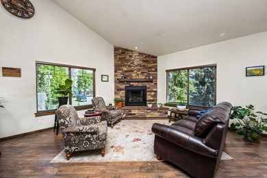 Welcome to The Tree House at Avondale Lane, a one-of-a-kind - photo 11