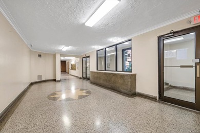 This beautifully updated 1 bedroom co-op offers the perfect - photo 15