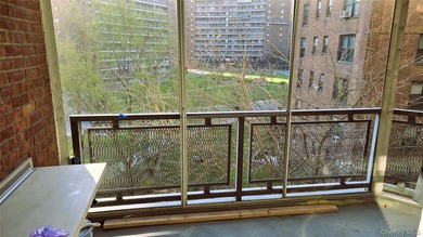 Move right into this beautifully renovated 2-bedroom, 1-bath - photo 18