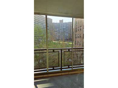 Move right into this beautifully renovated 2-bedroom, 1-bath - photo 19