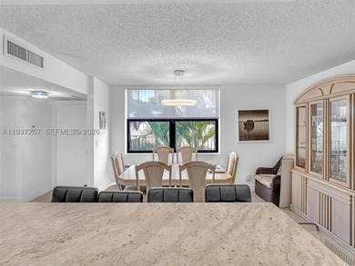 GREAT LOCATION in the heart of Aventura! Spacious 3 Beds/2 Baths - photo 3