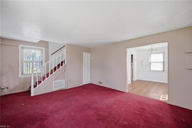 Great investment opportunity with a large detached garage - photo 4