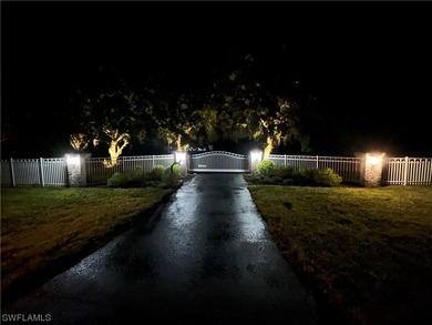 Welcome to this charming and inviting Mini-Ranch located in the - photo 5