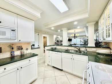 Rarely available, spacious split 2br, 2ba corner in San Remo - photo 6