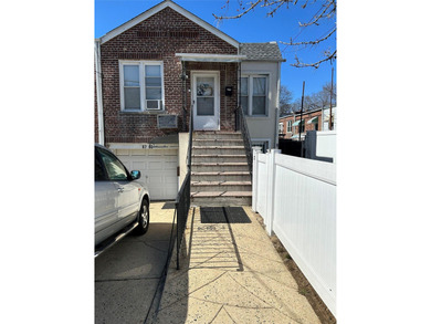 (private lake, pond, coastal) Townhome/Townhouse Sale Pending in Floral Park New York