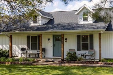 Welcome to The Bentonville Trailside Homestead, a beautifully - photo 2