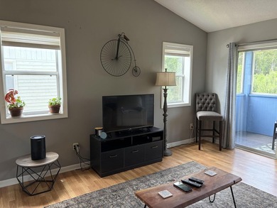 Don't miss out on this desirable top floor end unit offering - photo 13