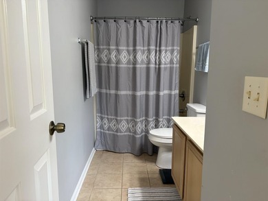 Don't miss out on this desirable top floor end unit offering - photo 15