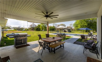 Welcome to The Bentonville Trailside Homestead, a beautifully - photo 7