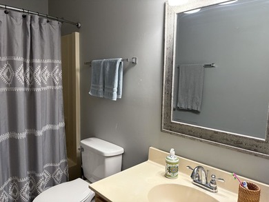 Don't miss out on this desirable top floor end unit offering - photo 17