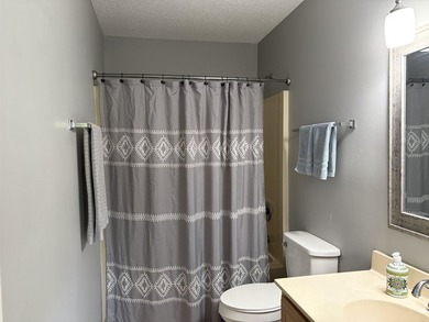 Don't miss out on this desirable top floor end unit offering - photo 18