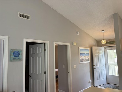 Don't miss out on this desirable top floor end unit offering - photo 19