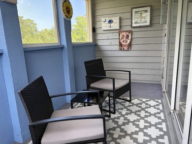 Don't miss out on this desirable top floor end unit offering - photo 25