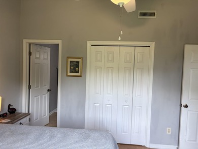 Don't miss out on this desirable top floor end unit offering - photo 30