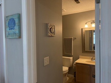 Don't miss out on this desirable top floor end unit offering - photo 33