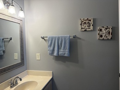 Don't miss out on this desirable top floor end unit offering - photo 35