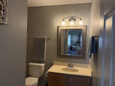 Don't miss out on this desirable top floor end unit offering - photo 37