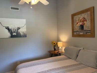 Don't miss out on this desirable top floor end unit offering - photo 45