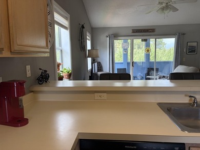 Don't miss out on this desirable top floor end unit offering - photo 46
